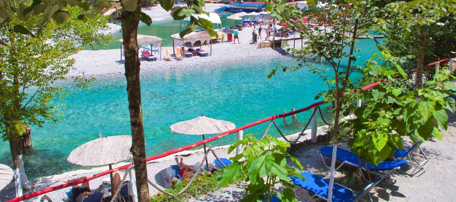 How to get to Lumi i Shales with bus and ferry
